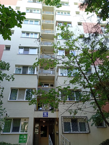 Basarabia, 3 minute metrou Costin Georgian.